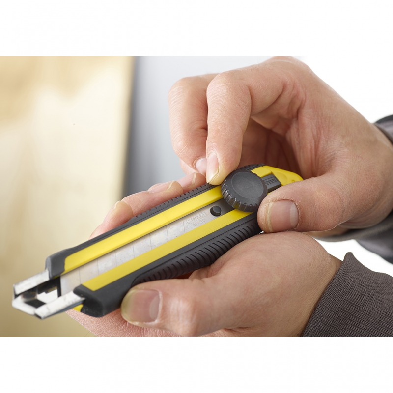 Nӯ Z OSTRZEM �AMANYM, 18 mm 10-417
