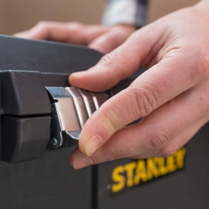 SKRZYNIA STANLEY ESSENTIAL NA KO�ACH 80150